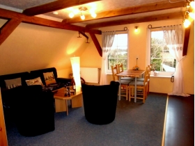 Fewo Pommerntenne**** Wohnzimmer mit Esstisch