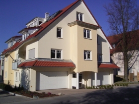 unser Ferienhaus in der Kirchstr.12 in Langenargen mit dem Appartement 'Ambiente' im 1. OG; ist mit dem Fahrstuhl zu erreichen und hat einen 'Frühstücksbalkon', der nach Sued-Osten gelegen ist.