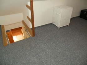 Spitzbodenaufgang