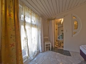 Schlafzimmer - Blick in Richtung Wohnzimmer