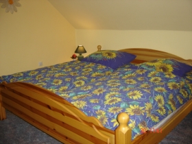 Schlafzimmer mit Kinderbett. (nicht auf dem Foto)