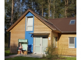 Bungalow mit Terrasse und Strandkorb