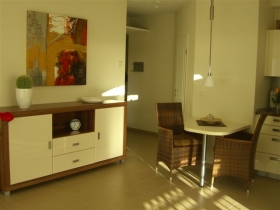 ...Blick vom Wohnzimmer Richtung Flur...