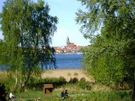 Fahrradweg mit Blick zur Warener Altstad