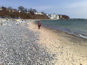Sassnitzer Badestrand am Hafen im Winter